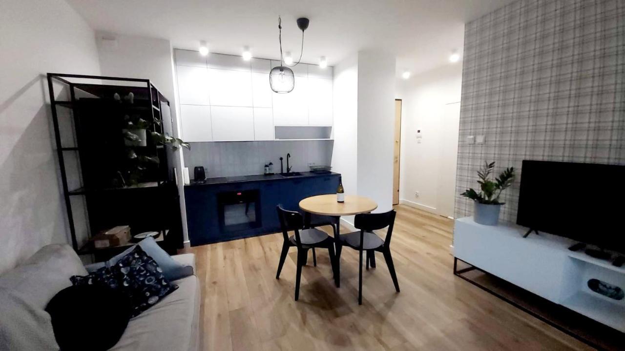 Apartament Zajezdnia Wrzeszcz Apartment กดัญสก์ ภายนอก รูปภาพ